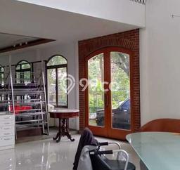 Rumah Mewah LB 690m2 Siap Pakai Desain Elegan di Cipaganti, Bandung Rumah Mewah LB 690m2 Siap Pakai Desain Elegan di Cipaganti, Bandung