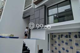HUNIAN PILIHAN! Rumah area Jelambar, Luas 105m² Bangunan 180m² HUNIAN PILIHAN! Rumah area Jelambar, Luas 105m² Bangunan 180m²
