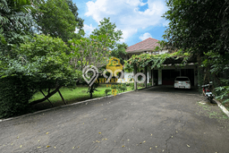 Ready to Use! Premium House LT 2593m2 Desain Modern di Kemang Ready to Use! Premium House LT 2593m2 Desain Modern di Kemang