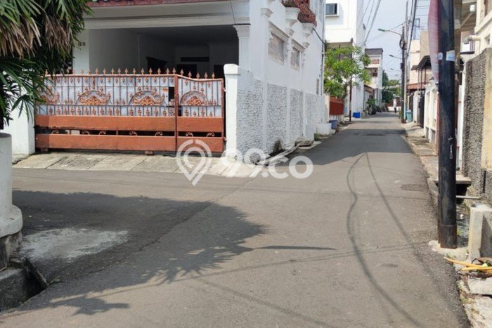 Rumah Elit Modern Tanpa Renovasi di Pulomas Jakarta Timur Rumah Elit Modern Tanpa Renovasi di Pulomas Jakarta Timur