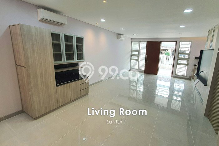 Lokasi strategis! Rumah siap huni dikontrakkan di Kebayoran Baru LB 242m2 Lokasi strategis! Rumah siap huni dikontrakkan di Kebayoran Baru LB 242m2