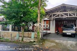 Rumah Mewah Siap Huni LT 300m2 di BSD, Tangerang Selatan Rumah Mewah Siap Huni LT 300m2 di BSD, Tangerang Selatan