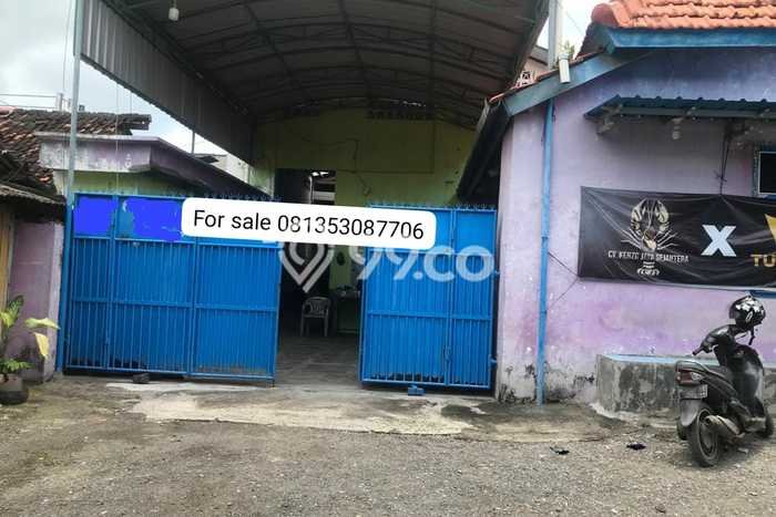INVESTASI CERDAS! Gudang di Muncar, Luas 700m2m², Akses Mainroad INVESTASI CERDAS! Gudang di Muncar, Luas 700m2m², Akses Mainroad
