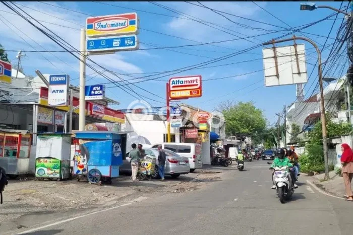 Komersial Dijual di Jakarta Barat LT 211m2 & LB 190m2 Lokasi Terbaik! Komersial Dijual di Jakarta Barat LT 211m2 & LB 190m2 Lokasi Terbaik!
