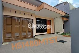 Rumah Mewah LB 180m2 Siap Pakai Desain Elegan di Manyar, Surabaya Rumah Mewah LB 180m2 Siap Pakai Desain Elegan di Manyar, Surabaya