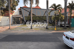 Ready to Use! Premium House LT 790m2 Desain Modern di Raya Darmo Ready to Use! Premium House LT 790m2 Desain Modern di Raya Darmo