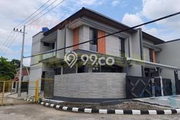 Rumah Elit LB 220m2 Siap Pakai Desain Elegan di Sutorejo, Surabaya Rumah Elit LB 220m2 Siap Pakai Desain Elegan di Sutorejo, Surabaya