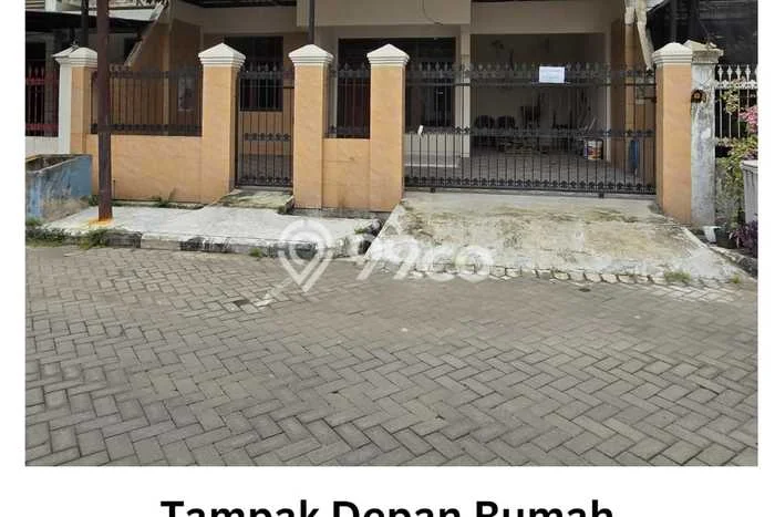 Rumah Bagus Siap Huni Di Wonocolo Luas 192m2 Lokasi Strategis Rumah Bagus Siap Huni Di Wonocolo Luas 192m2 Lokasi Strategis