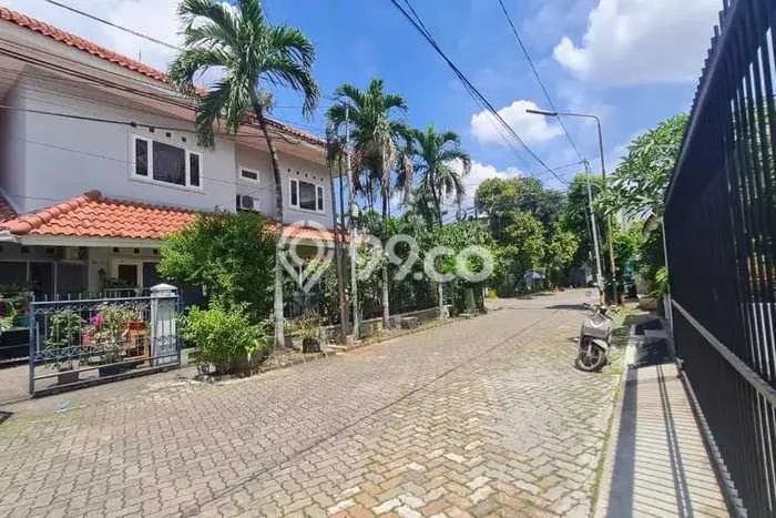 Rumah Mewah Dijual LT 306m2 di Kebon Jeruk, Jakarta Barat Rumah Mewah Dijual LT 306m2 di Kebon Jeruk, Jakarta Barat