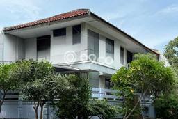 Rumah Mewah LB 200m2 Siap Pakai Desain Elegan di Dukuh Kupang, Surabaya Rumah Mewah LB 200m2 Siap Pakai Desain Elegan di Dukuh Kupang, Surabaya
