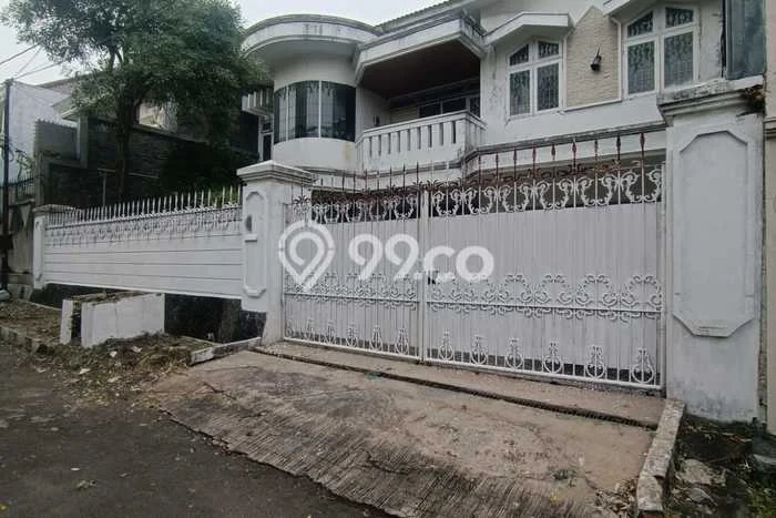 Rumah sewa siap pakai 4 Kamar Tidur di Mayjen Sungkono, Surabaya Rumah sewa siap pakai 4 Kamar Tidur di Mayjen Sungkono, Surabaya