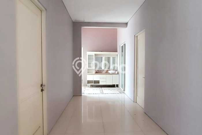 BEST CHOICE! Rumah kawasan Wiyung, 3 KM, Dekat Sekolah, LT 375m2m² Bangunan 400m2m² BEST CHOICE! Rumah kawasan Wiyung, 3 KM, Dekat Sekolah, LT 375m2m² Bangunan 400m2m²