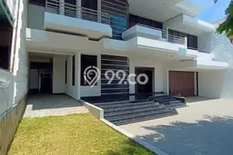 Disewakan! Rumah 4 Kamar Tidur &
4 Kamar Mandi di Tidar, Surabaya Disewakan! Rumah 4 Kamar Tidur &
4 Kamar Mandi di Tidar, Surabaya