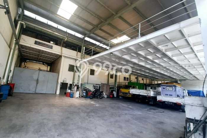 Gudang Strategis di Simomulyo, Luas 900m², Area Komersial, Tingkat Keramaian Tinggi Gudang Strategis di Simomulyo, Luas 900m², Area Komersial, Tingkat Keramaian Tinggi