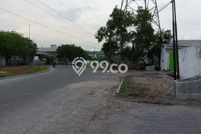 Unit Gudang Disewakan di Gresik Kota di Area Ramai & Strategis Unit Gudang Disewakan di Gresik Kota di Area Ramai & Strategis