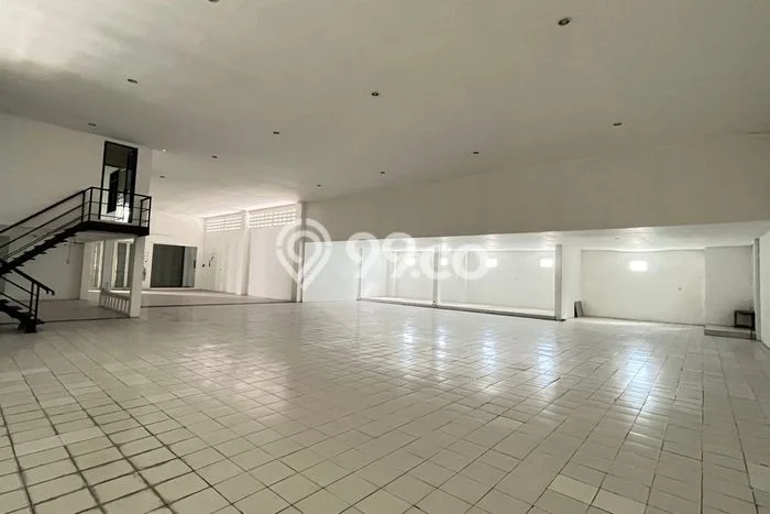 AREA PREMIUM! Kantor di Wiyung, Luas 600m², Kawasan Komersial AREA PREMIUM! Kantor di Wiyung, Luas 600m², Kawasan Komersial