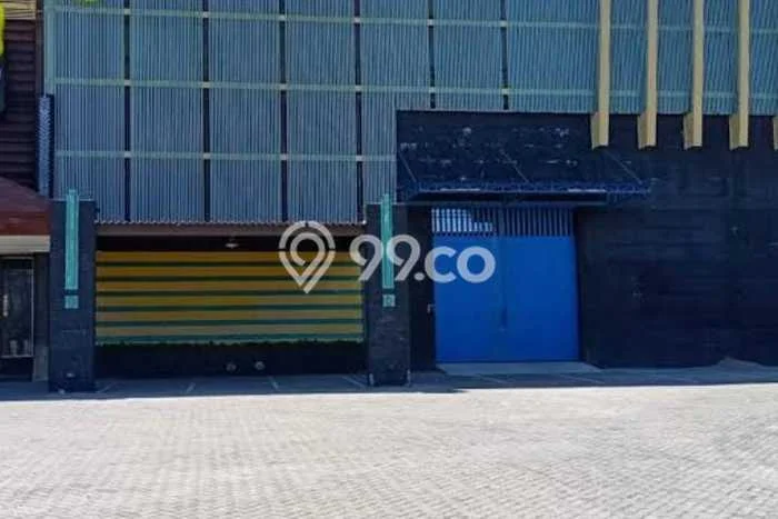 Gudang Disewa di Surabaya dengan LB 1684m2 Area Komersial Ramai Gudang Disewa di Surabaya dengan LB 1684m2 Area Komersial Ramai