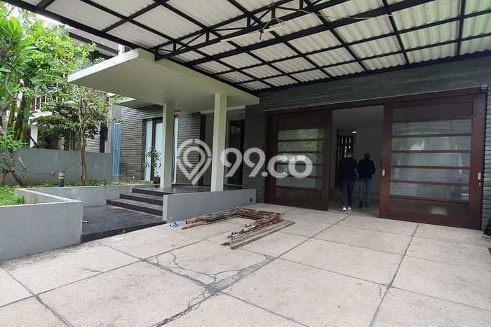 Rumah Sewa Surabaya LT 525m2 LB 343m2 Kawasan Graha Rumah Sewa Surabaya LT 525m2 LB 343m2 Kawasan Graha