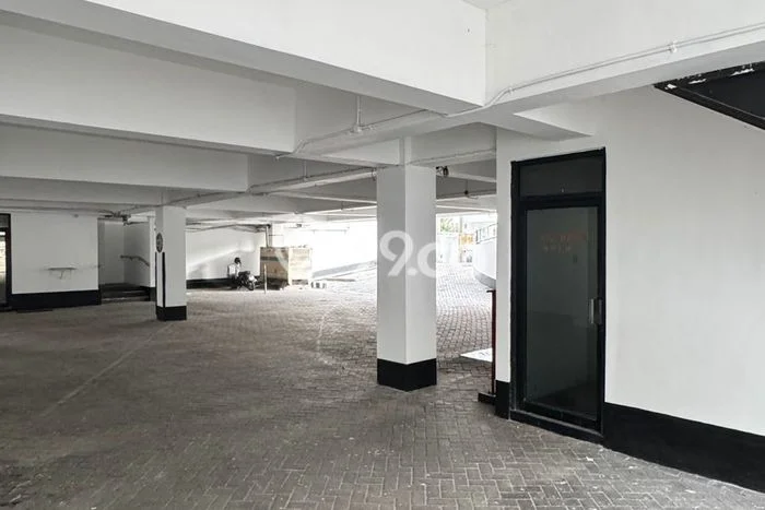 Unit Kantor disewakan di Gubeng Surabaya dengan LT 1334m2 / LB 2098m2 Unit Kantor disewakan di Gubeng Surabaya dengan LT 1334m2 / LB 2098m2