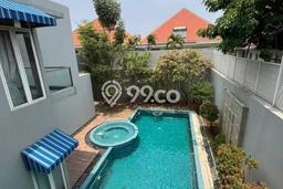 Rumah Elit Modern Tanpa Renovasi di Graha Surabaya Rumah Elit Modern Tanpa Renovasi di Graha Surabaya