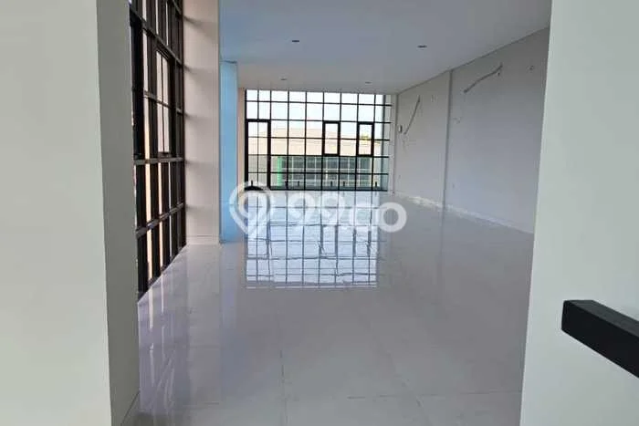 Ruko Dijual di Prime Area Surabaya Luas 360m2 Ruko Dijual di Prime Area Surabaya Luas 360m2
