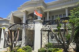 For Sale! Premium House LT 450m2 Desain Elegan di Mayjen Sungkono For Sale! Premium House LT 450m2 Desain Elegan di Mayjen Sungkono