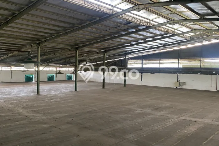 Unit Gudang Disewakan di Pegangsaan di Area Ramai & Strategis Unit Gudang Disewakan di Pegangsaan di Area Ramai & Strategis