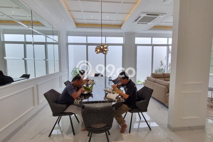 Rumah di , 3 KT, Dekat Fasilitas Umum, LT 200m2m² LB 300m2m² Rumah di , 3 KT, Dekat Fasilitas Umum, LT 200m2m² LB 300m2m²