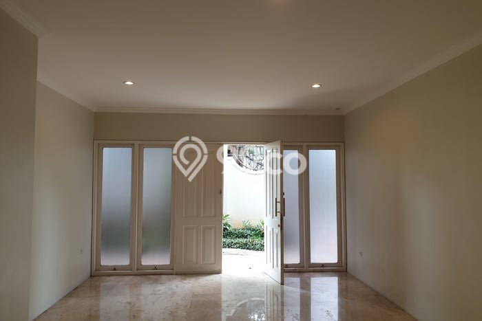 Hunian Elit LB 300m2 Siap Huni Desain Elegan di Intercon, Jakarta Barat Hunian Elit LB 300m2 Siap Huni Desain Elegan di Intercon, Jakarta Barat