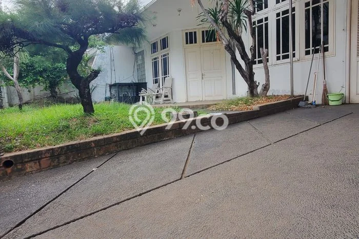 Ready to Use! Luxury House LT 275m2 Desain Elegan di Intercon Ready to Use! Luxury House LT 275m2 Desain Elegan di Intercon