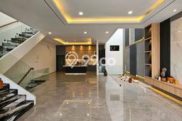 Rumah Mewah LB 400m2 Siap Huni Desain Elegan di Permata Buana, Jakarta Barat Rumah Mewah LB 400m2 Siap Huni Desain Elegan di Permata Buana, Jakarta Barat
