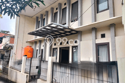 Rumah Terawat area , Bandung, Luas Tanah 100m2m², LB 180m2m² Rumah Terawat area , Bandung, Luas Tanah 100m2m², LB 180m2m²