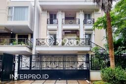 Ready to Use! Premium House LT 250m2 Desain Elegan di Intercon Ready to Use! Premium House LT 250m2 Desain Elegan di Intercon