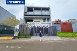 Ready to Use! Premium House LT 120m2 Desain Elegan di Permata Buana Ready to Use! Premium House LT 120m2 Desain Elegan di Permata Buana