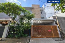 Rumah Mewah LB 525m2 Siap Pakai Desain Elegan di Meruya, Jakarta Barat Rumah Mewah LB 525m2 Siap Pakai Desain Elegan di Meruya, Jakarta Barat