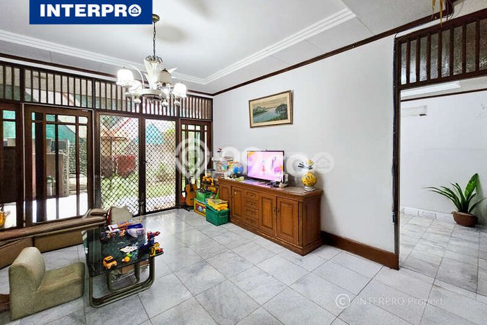 Rumah Elit LB 243m2 Siap Pakai Desain Elegan di Intercon, Jakarta Barat Rumah Elit LB 243m2 Siap Pakai Desain Elegan di Intercon, Jakarta Barat