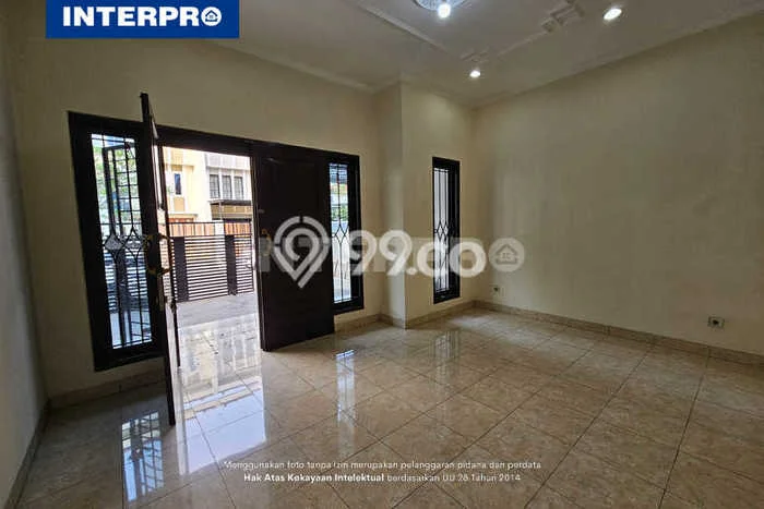 Disewakan! Rumah 3 Kamar Tidur &
3 Kamar Mandi di Permata Buana, Jakarta Barat Disewakan! Rumah 3 Kamar Tidur &
3 Kamar Mandi di Permata Buana, Jakarta Barat