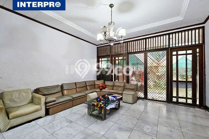 Rumah Elit LB 243m2 Siap Pakai Desain Elegan di Intercon, Jakarta Barat Rumah Elit LB 243m2 Siap Pakai Desain Elegan di Intercon, Jakarta Barat