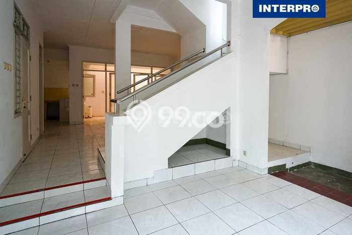 LOKASI TERBAIK! Rumah kawasan Permata Buana, 2 KM, Lingkungan Elite, LT 144m² Bangunan 180m² LOKASI TERBAIK! Rumah kawasan Permata Buana, 2 KM, Lingkungan Elite, LT 144m² Bangunan 180m²