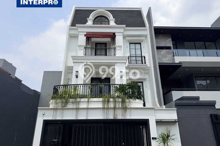 Rumah Elit Modern Tanpa Renovasi di Permata Buana Jakarta Barat Rumah Elit Modern Tanpa Renovasi di Permata Buana Jakarta Barat