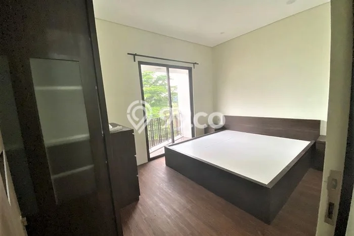 Rumah Luas Asri 3 KT Siap Pakai di Bintaro Tangerang Selatan Rumah Luas Asri 3 KT Siap Pakai di Bintaro Tangerang Selatan
