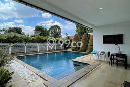 Ready to Use! Luxury House LT 1020m2 Desain Elegan di Kemang Ready to Use! Luxury House LT 1020m2 Desain Elegan di Kemang
