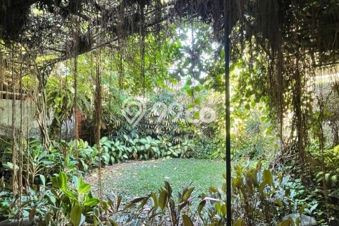 Best Deal Hunian Premium Ideal dan Luas di Menteng, Jakarta Pusat Best Deal Hunian Premium Ideal dan Luas di Menteng, Jakarta Pusat