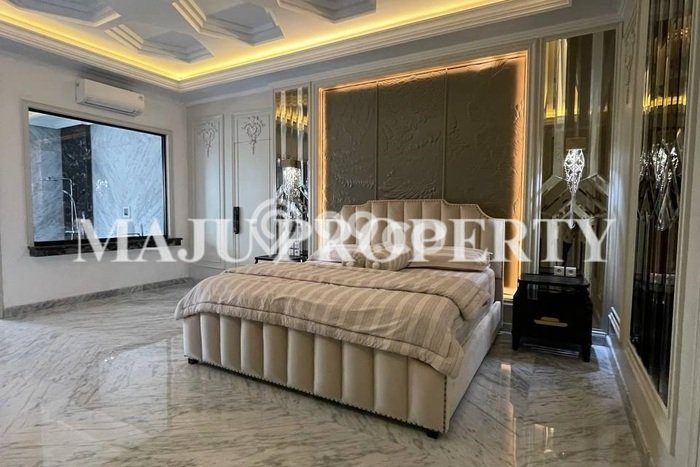 Jual Rumah Luas Megah Dengan View Eksklusif di Cibubur, Bekasi Jual Rumah Luas Megah Dengan View Eksklusif di Cibubur, Bekasi