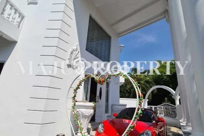 Hunian Mewah Dijual LT 273m2 di Jatisampurna, Bekasi Hunian Mewah Dijual LT 273m2 di Jatisampurna, Bekasi