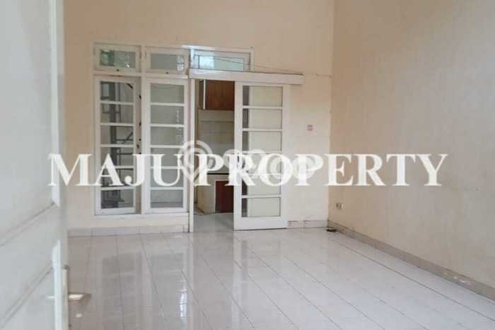 Rumah Modern 2 KT di Kota Wisata Jakarta Timur Unfurnished Rumah Modern 2 KT di Kota Wisata Jakarta Timur Unfurnished