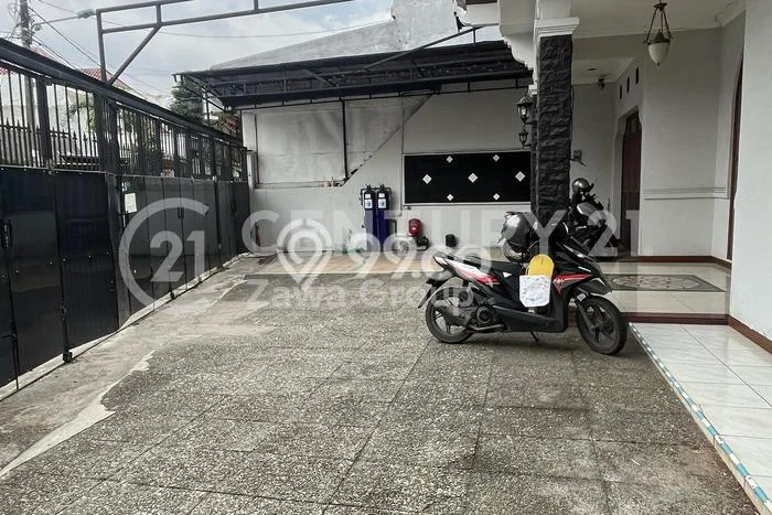 Unit Ruko Dijual di Jakarta Barat LT 426m2 & LB 326m2 Unit Ruko Dijual di Jakarta Barat LT 426m2 & LB 326m2