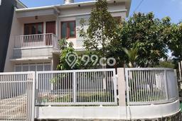 Rumah Terawat area Cidadap, Bandung, LT 186m2m², LB 180m2m² Rumah Terawat area Cidadap, Bandung, LT 186m2m², LB 180m2m²