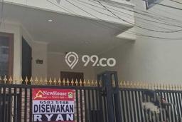 Disewakan! Rumah 4 Kamar Tidur &
4 Kamar Mandi di Sunter, Jakarta Utara Disewakan! Rumah 4 Kamar Tidur &
4 Kamar Mandi di Sunter, Jakarta Utara