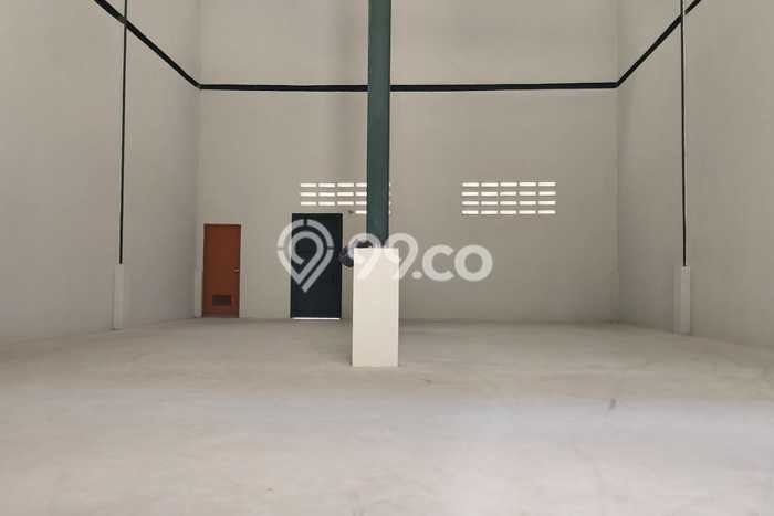 Gudang Disewa di Jakarta Utara dengan LB 243m2 Area Komersial Ramai Gudang Disewa di Jakarta Utara dengan LB 243m2 Area Komersial Ramai